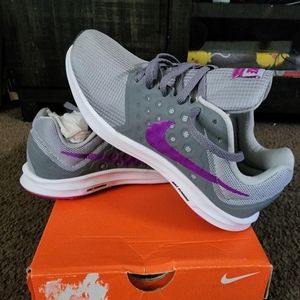 Womens Nike Shoes size 6.5, purple